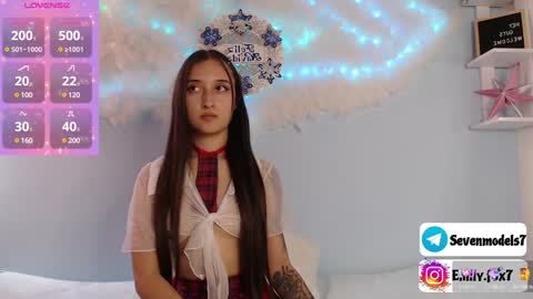 Snapshot of emily_fox7 chatting on December 2, 7:16 pm emily_fox7 online show from December 2, 7:16 pm