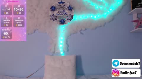 Snapshot of emily_fox7 chatting on December 5, 12:00 pm emily_fox7 online show from December 5, 12:00 pm