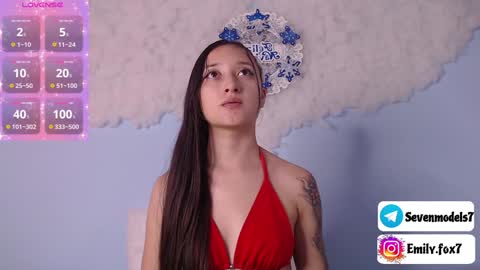 Snapshot of emily_fox7 chatting on December 11, 12:02 pm emily_fox7 online show from December 11, 12:02 pm