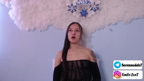 Snapshot of emily_fox7 chatting on December 18, 1:56 pm emily_fox7 online show from December 18, 1:56 pm