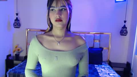 Snapshot of emily_fox_3 chatting on January 28, 12:11 pm emily fox 3 online show from January 28, 12:11 pm