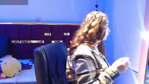 Snapshot of emily_fox_3 chatting on November 1, 12:18 pm emily fox 3 online show from November 1, 12:18 pm