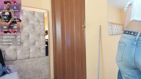 Snapshot of emily_fox_3 chatting on November 5, 8:09 pm emily fox 3 online show from November 5, 8:09 pm