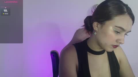 Snapshot of emily_fox_3 chatting on November 20, 6:02 am emily fox 3 online show from November 20, 6:02 am