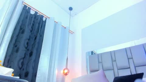 Emi  online show from January 10, 4:51 pm