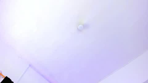 Snapshot of emily_gil1 chatting on May 29, 5:05 am Emi online show from May 29, 5:05 am