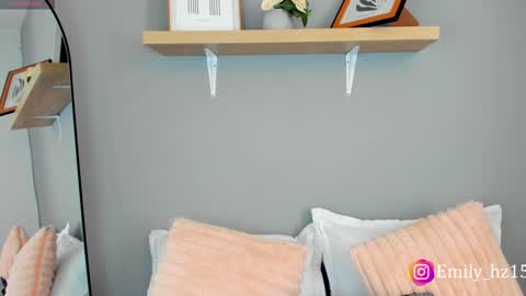 Emily online show from December 4, 1:53 pm