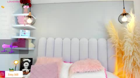 Snapshot of emily_hill___ chatting on January 17, 3:23 am EMILY Monday 5-2 am From Tuesday to Friday5-1 am Colombia time online show from January 17, 3:23 am