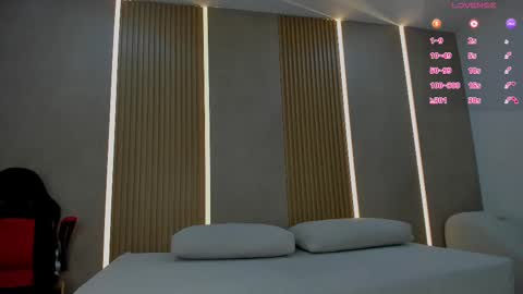 emily_kovac online show from November 18, 12:09 pm