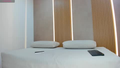 Snapshot of emily_kovac chatting on February 27, 10:37 am emily_kovac online show from February 27, 10:37 am