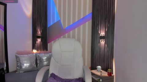 Emily online show from January 24, 3:55 pm