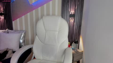 Emily online show from February 8, 9:46 pm