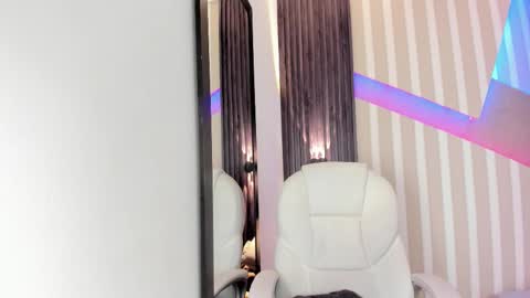 Emily online show from October 4, 3:32 pm