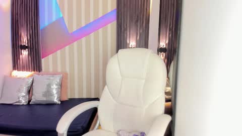 Emily online show from October 24, 1:40 pm