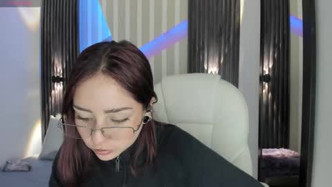 Emily online show from December 1, 3:06 pm