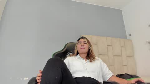 Snapshot of emily_lean_ chatting on January 11, 2:09 am Emi independent model online show from January 11, 2:09 am