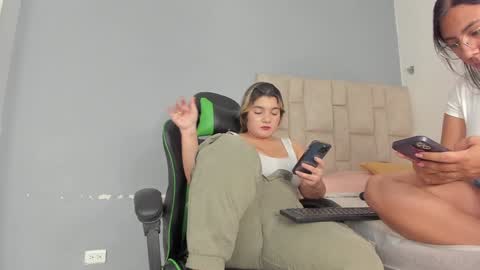 Snapshot of emily_lean_ chatting on January 14, 11:48 pm Emi independent model online show from January 14, 11:48 pm