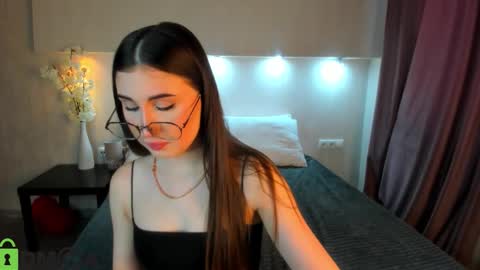 Snapshot of emily_lews chatting on February 23, 4:21 am Emily online show from February 23, 4:21 am