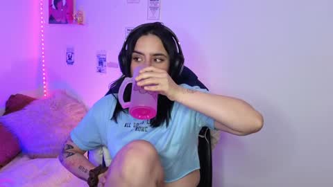 Emily Lindey online show from April 10, 4:17 am