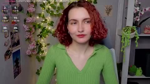 Snapshot of emily_lune chatting on February 3, 6:40 am Emily online show from February 3, 6:40 am