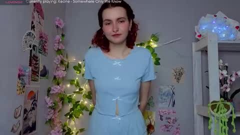 Snapshot of emily_lune chatting on February 6, 2:38 am Emily online show from February 6, 2:38 am