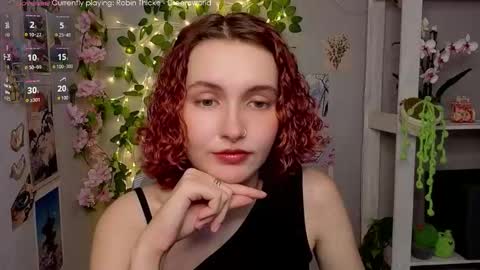 Snapshot of emily_lune chatting on February 8, 4:27 am Emily online show from February 8, 4:27 am
