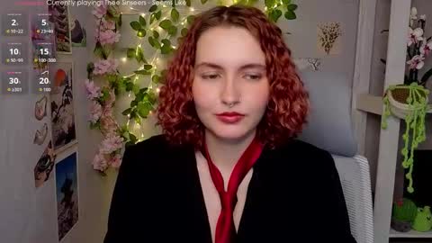 Snapshot of emily_lune chatting on February 11, 2:49 am Emily online show from February 11, 2:49 am