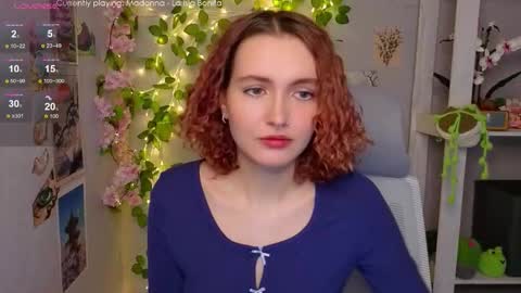 Snapshot of emily_lune chatting on March 8, 8:18 am Emily online show from March 8, 8:18 am