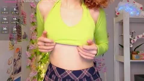 Snapshot of emily_lune chatting on March 14, 2:28 am Emily online show from March 14, 2:28 am