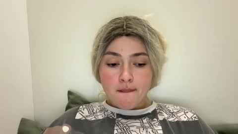 emily_morning_dew online show from October 29, 8:32 pm