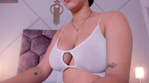 emily_nova_ online show from April 5, 11:51 am