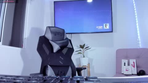 emily_palmeer online show from March 26, 9:37 am