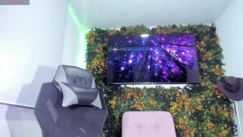 emily_palmeer online show from April 14, 7:47 am