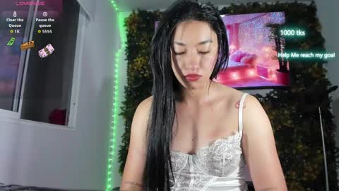 Snapshot of emily_palmeer chatting on April 25, 9:45 am emily_palmeer online show from April 25, 9:45 am