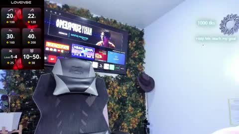Snapshot of emily_palmeer chatting on May 15, 8:54 am emily_palmeer online show from May 15, 8:54 am