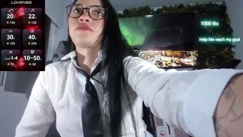 Snapshot of emily_palmeer chatting on May 29, 1:36 am emily_palmeer online show from May 29, 1:36 am