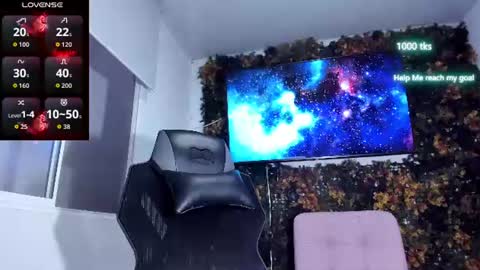 Snapshot of emily_palmeer chatting on July 11, 10:51 am emily_palmeer online show from July 11, 10:51 am