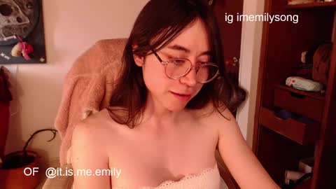 emily_pearl_ online show from February 12, 8:48 pm