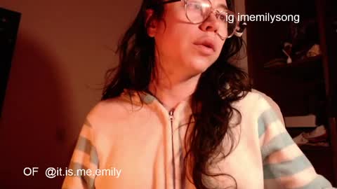 emily_pearl_ online show from April 2, 9:29 am