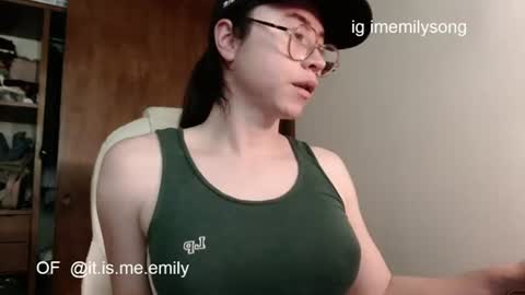 emily_pearl_ online show from June 12, 9:46 pm