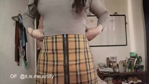 emily_pearl_ online show from July 24, 4:38 pm