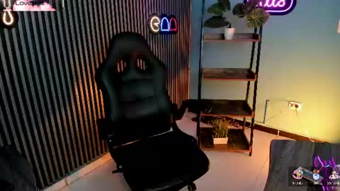 Emily  online show from June 30, 12:50 pm