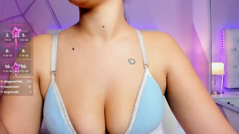 Snapshot of emily_roux chatting on December 11, 2:09 am  EMILY  online show from December 11, 2:09 am