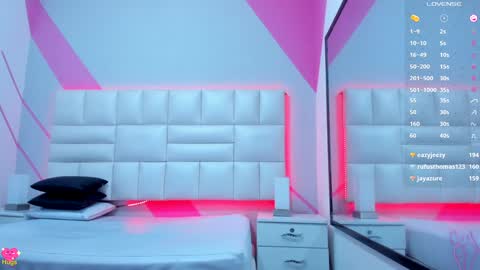 Snapshot of emily_roux chatting on December 14, 10:45 am  EMILY  online show from December 14, 10:45 am