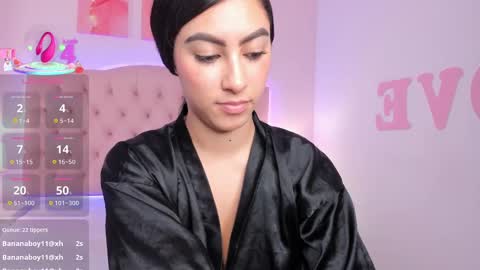 Snapshot of emily_roux chatting on March 12, 11:12 pm  EMILY  online show from March 12, 11:12 pm