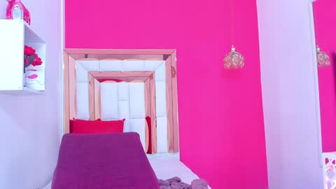 Snapshot of emily_sexy3 chatting on February 5, 2:37 pm Emily online show from February 5, 2:37 pm