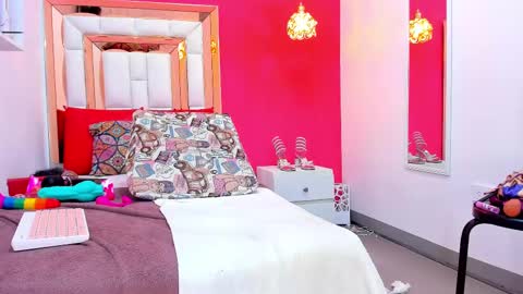 Snapshot of emily_sexy3 chatting on February 20, 2:24 pm Emily online show from February 20, 2:24 pm