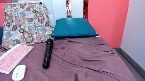 Snapshot of emily_sexy3 chatting on March 2, 2:32 pm Emily online show from March 2, 2:32 pm