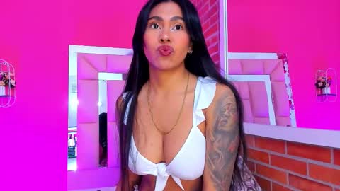 Snapshot of emily_sexy3 chatting on September 19, 11:33 am Emily online show from September 19, 11:33 am