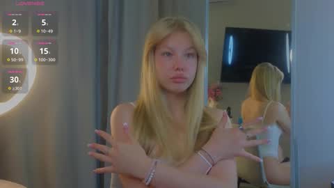 Snapshot of emily_shepard chatting on September 15, 2:11 am emily shepard online show from September 15, 2:11 am